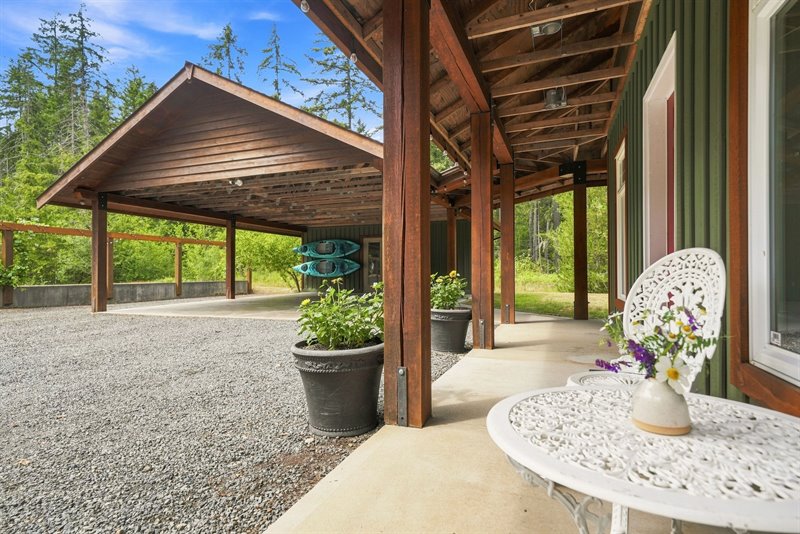 Covered Front Patio & Entry