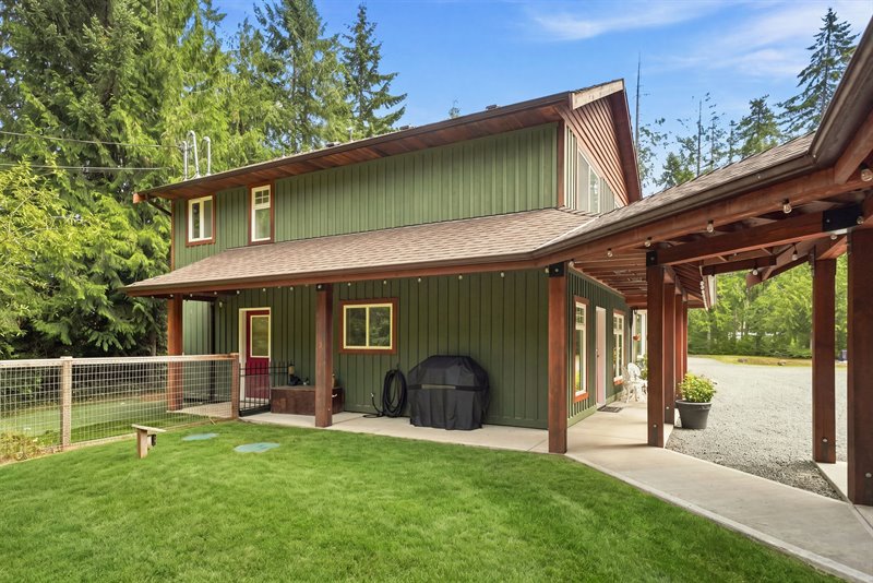 Exterior | Side Yard (Virtually Enhanced Landscaping)