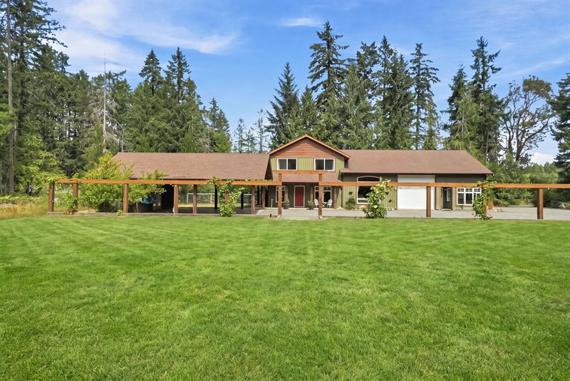 Exterior (Virtually Enhanced Landscaping)