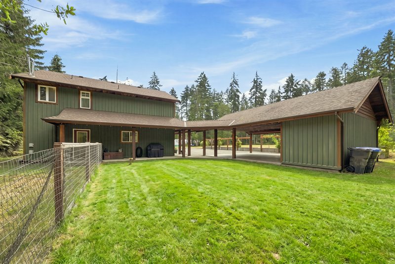 Exterior | Side Yard (Virtually Enhanced Landscaping)
