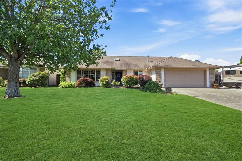 Exterior (Virtually Enhanced Landscaping)