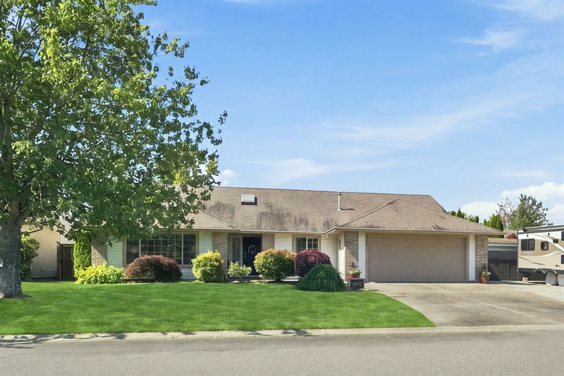 Exterior (Virtually Enhanced Landscaping)