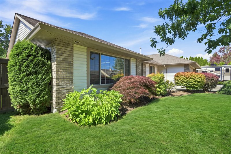 Exterior (Virtually Enhanced Landscaping)