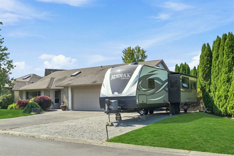 RV Parking (Virtually Enhanced Landscaping)