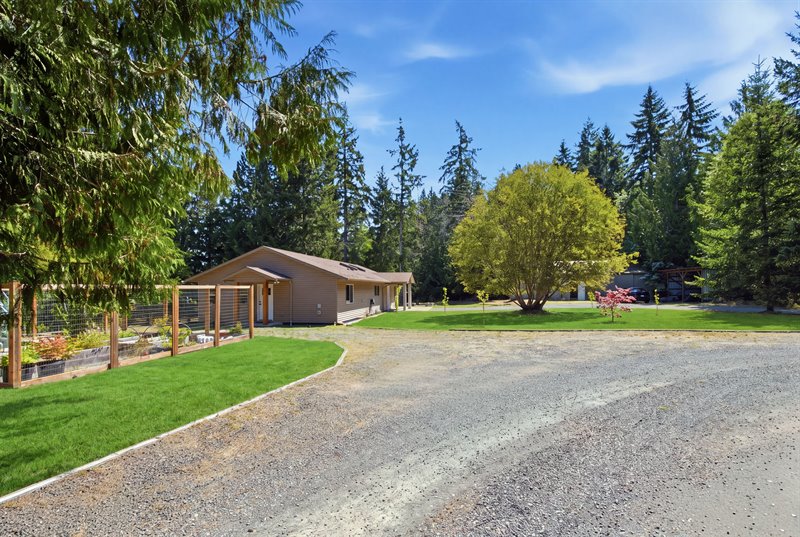 Entry Drive (Virtually Enhanced Landscaping)