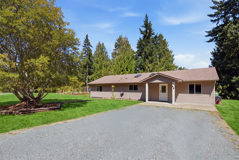 Exterior (Virtually Enhanced Landscaping)