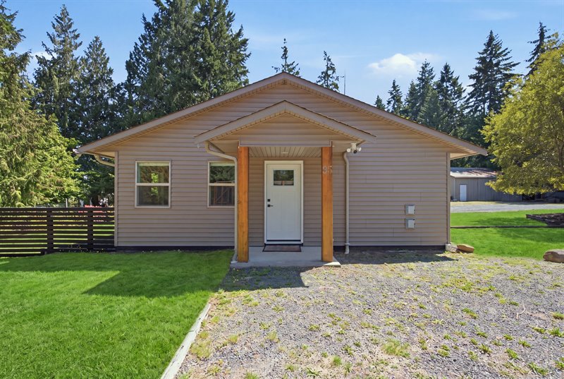 Exterior (Virtually Enhanced Landscaping)