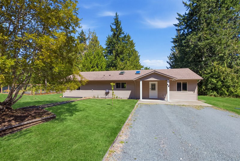 Exterior (Virtually Enhanced Landscaping)