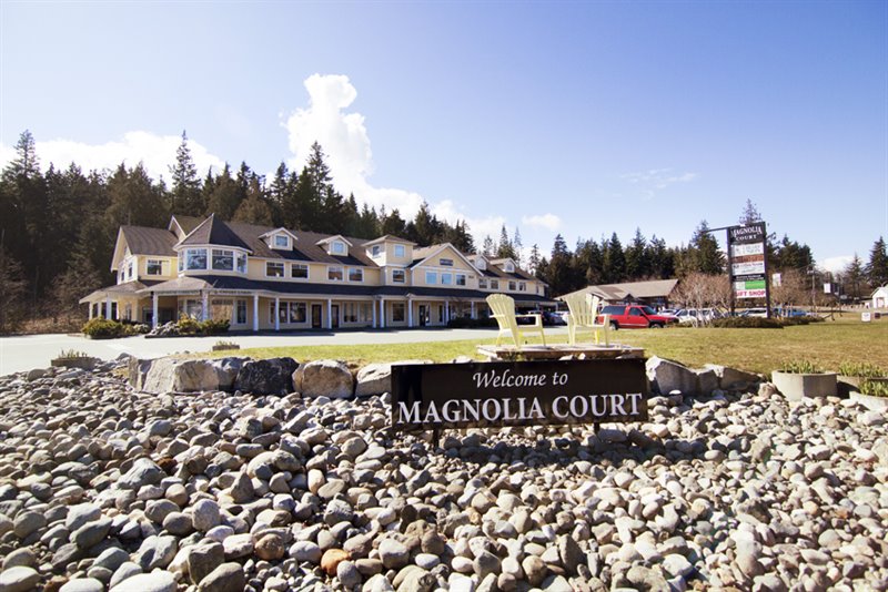 Mins to Magnolia Court & Tomms Food Village