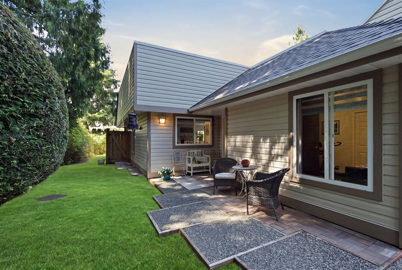 Patio | Entry