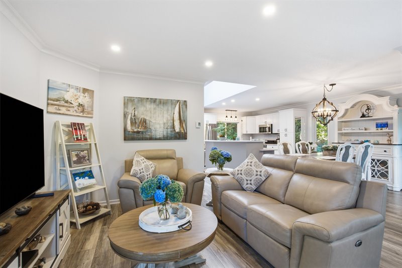 Bright & Spacious Open Concept