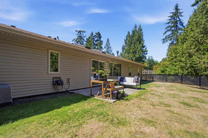 Patio & Fenced Yard 