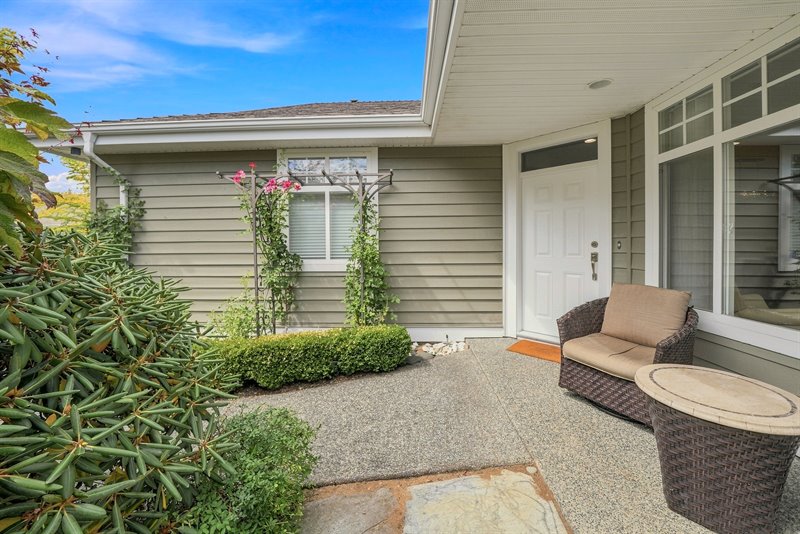 Front Patio | Entry