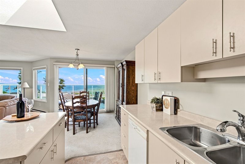 Kitchen | Dining Room