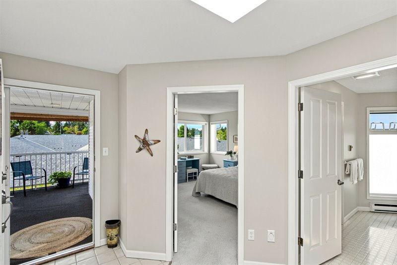 Foyer - Primary Bedroom