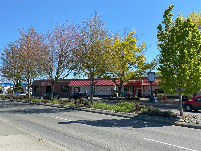 Walk to Downtown Shopping | Amenities