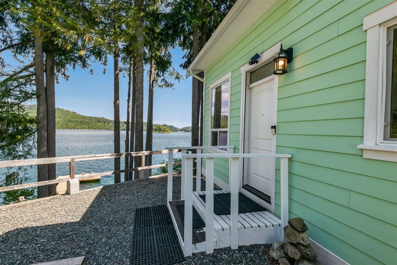 Exterior & Entry