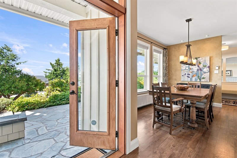 Dining Area - Door to Front Patio