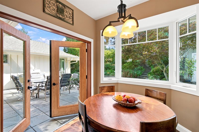 Nook - Door to Back Patio