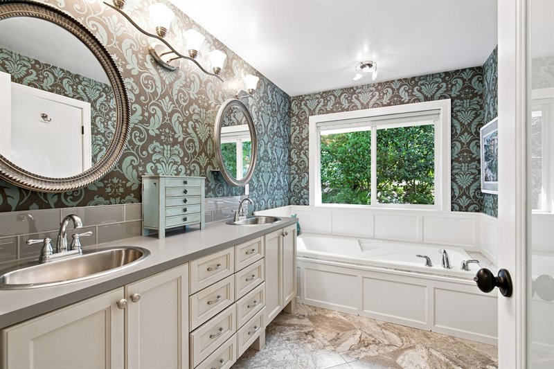 Ensuite