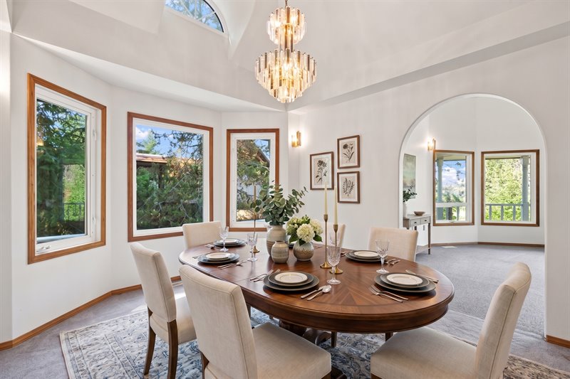Formal Dining Room (Virtual Staging)