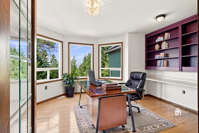 Office (Virtual Staging)