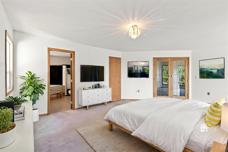Primary Bedroom Suite (Virtual Staging)
