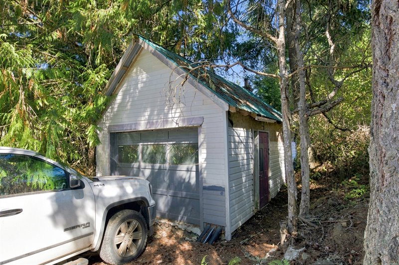 Detached Garage
