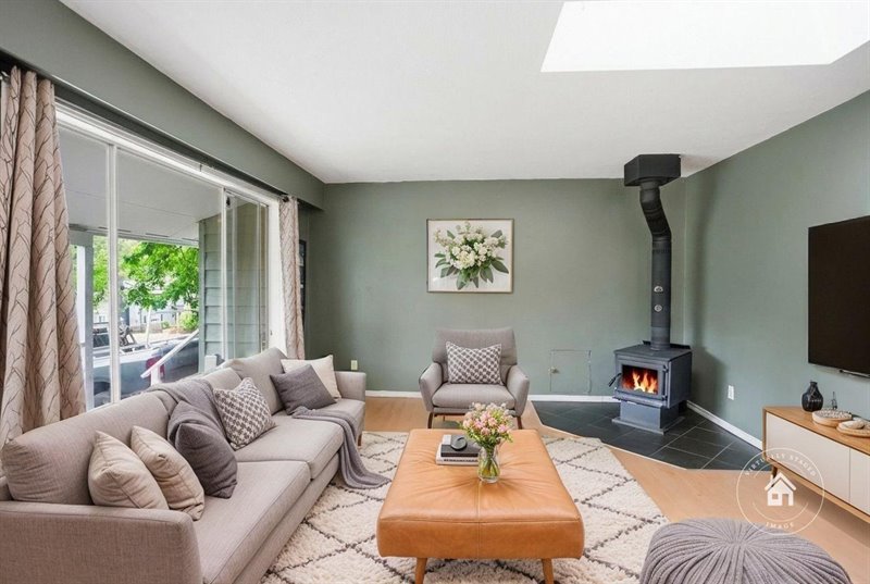 Living Room (Virtual Staging)