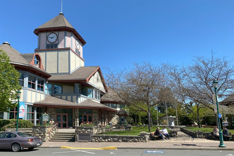 Minutes to Village Center Shopping & Amenities