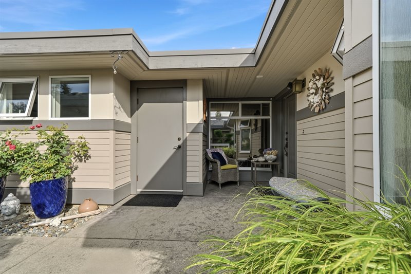 Front Patio | Entry