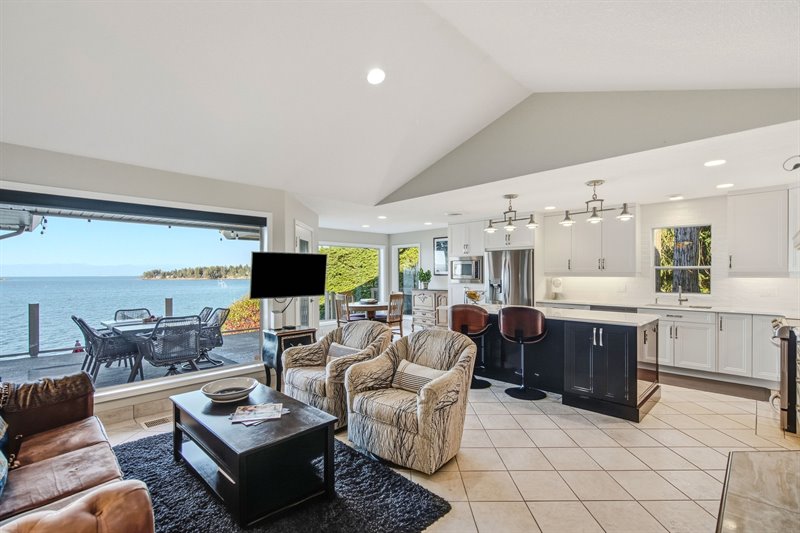 Kitchen | Family Room
