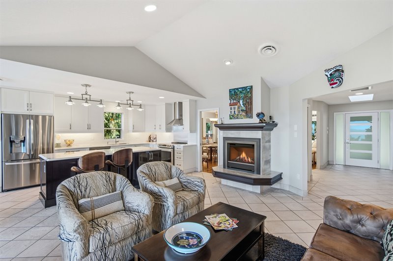 Family Room | Kitchen