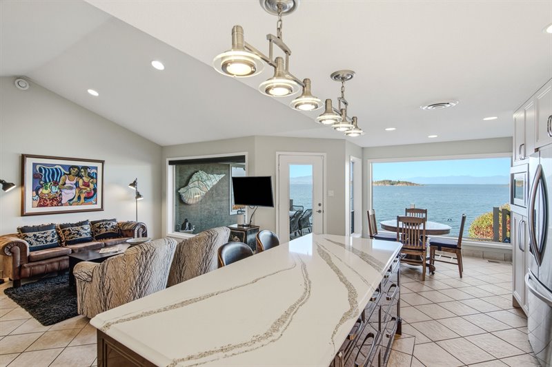 Kitchen | Family Room