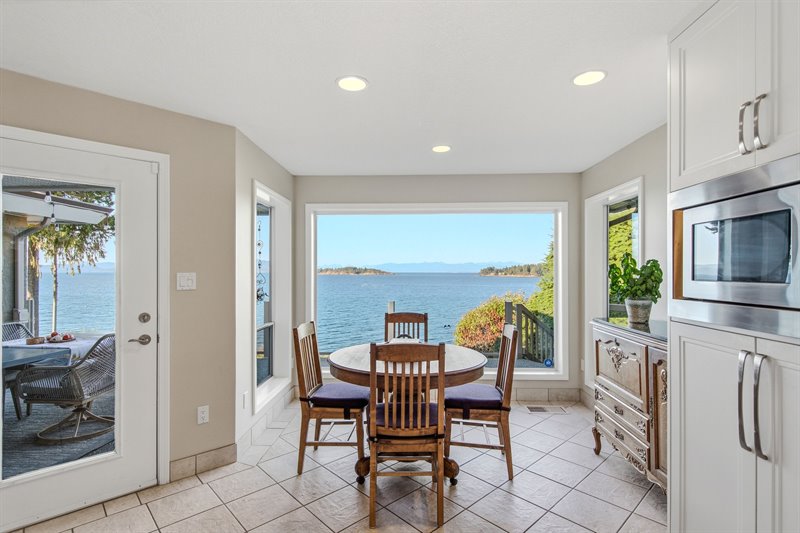 Nook - Door to Deck