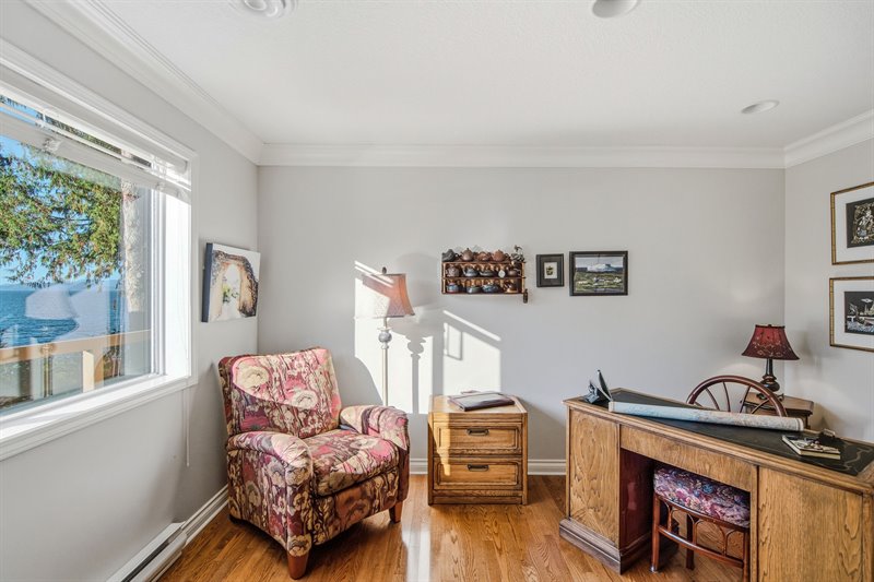 Bedroom | Office | Den