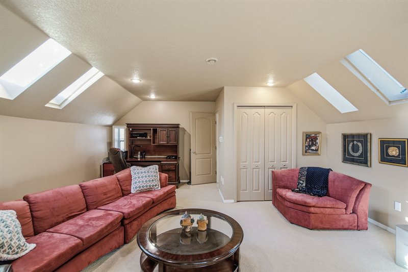 Upper Level Bonus Room