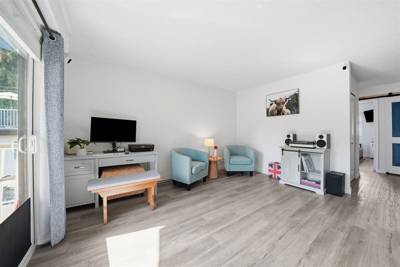 Spacious Semi-Open Concept
