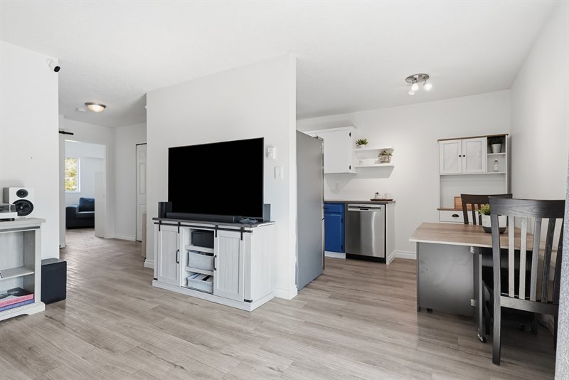 Spacious Semi-Open Concept