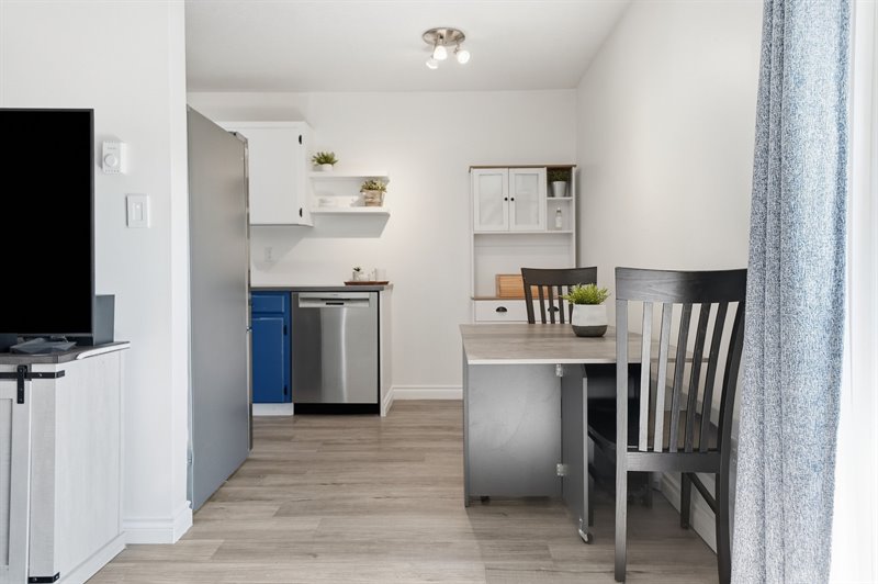 Dining Area | Kitchen