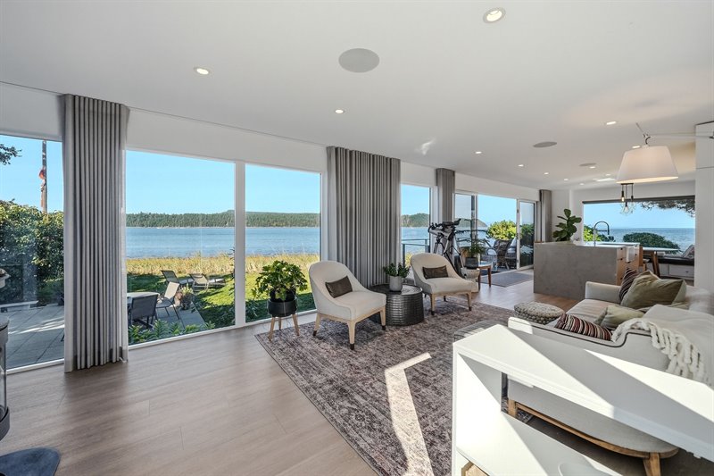 Bright & Airy Open Concept