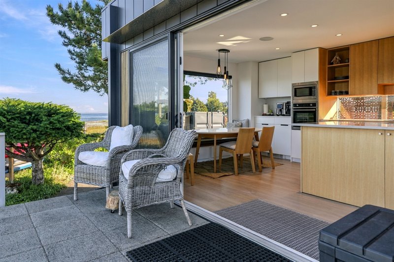 Dining Area - Door to Deck