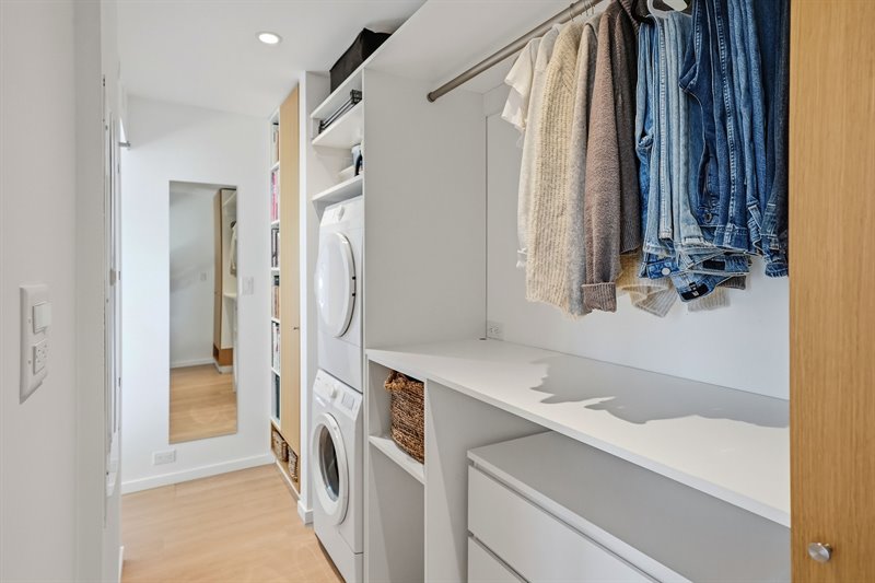 Walk-Thru Closet | Laundry