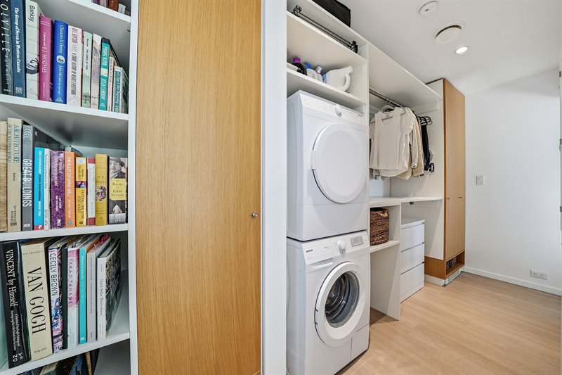 Walk-Thru Closet | Laundry