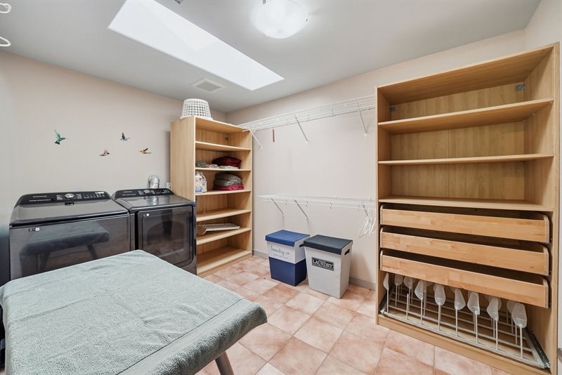 Walk-In Closet & Laundry