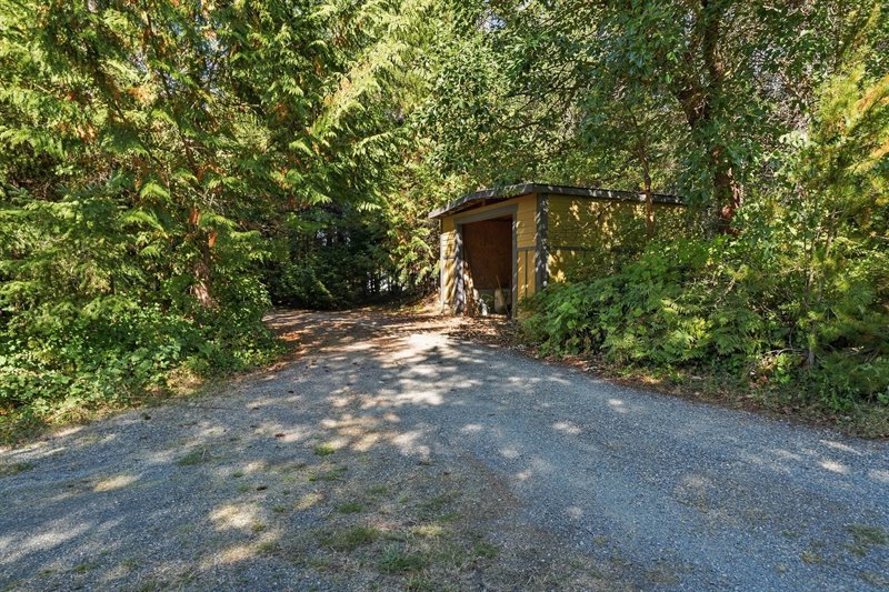 Acreage | Detached Shed