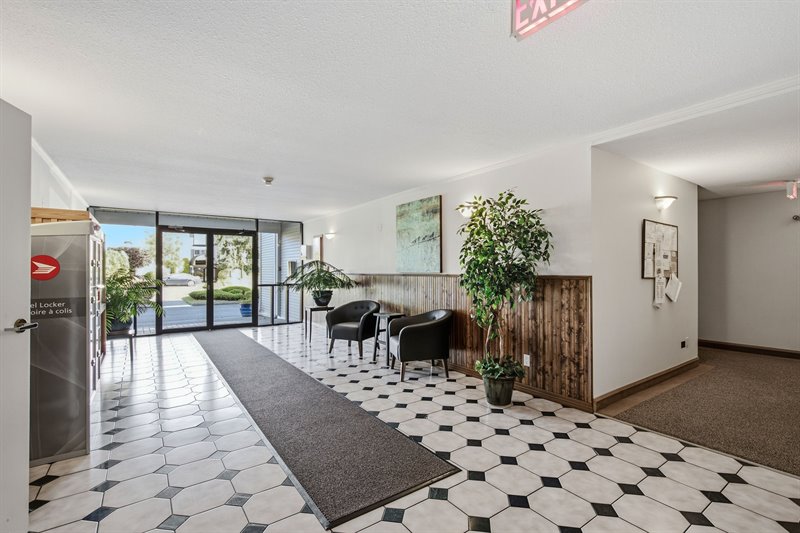 Emden House - Lobby