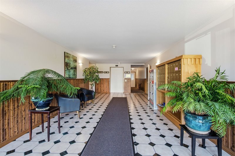 Emden House - Lobby