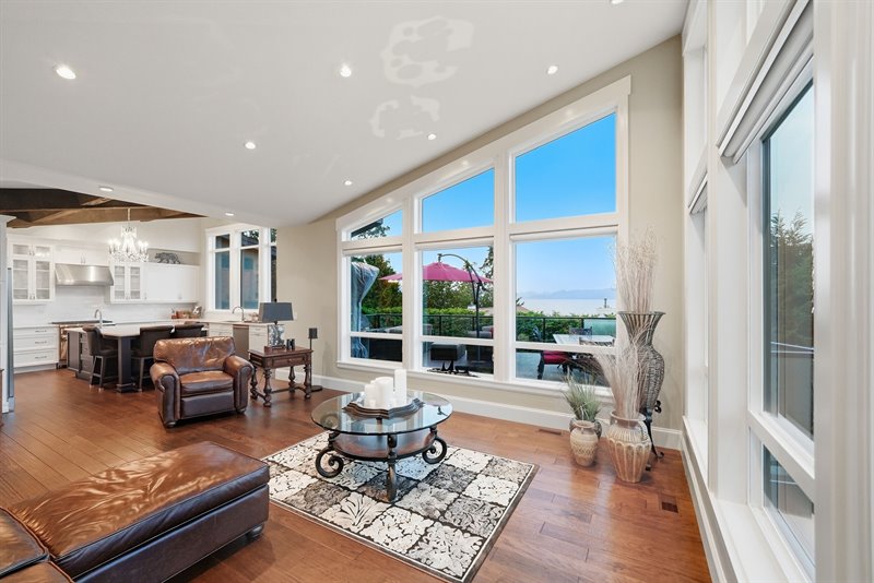 Living Room | Kitchen