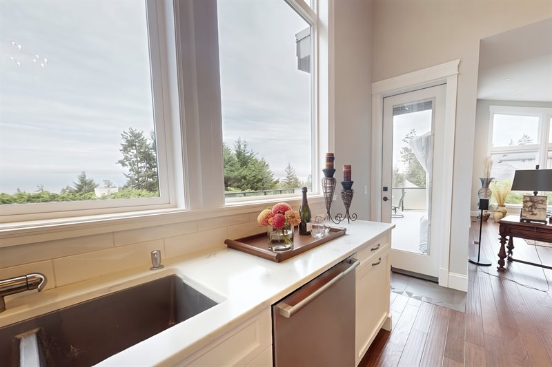 Kitchen - Door to Deck